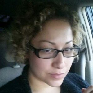 Meet your Posher, Claudia